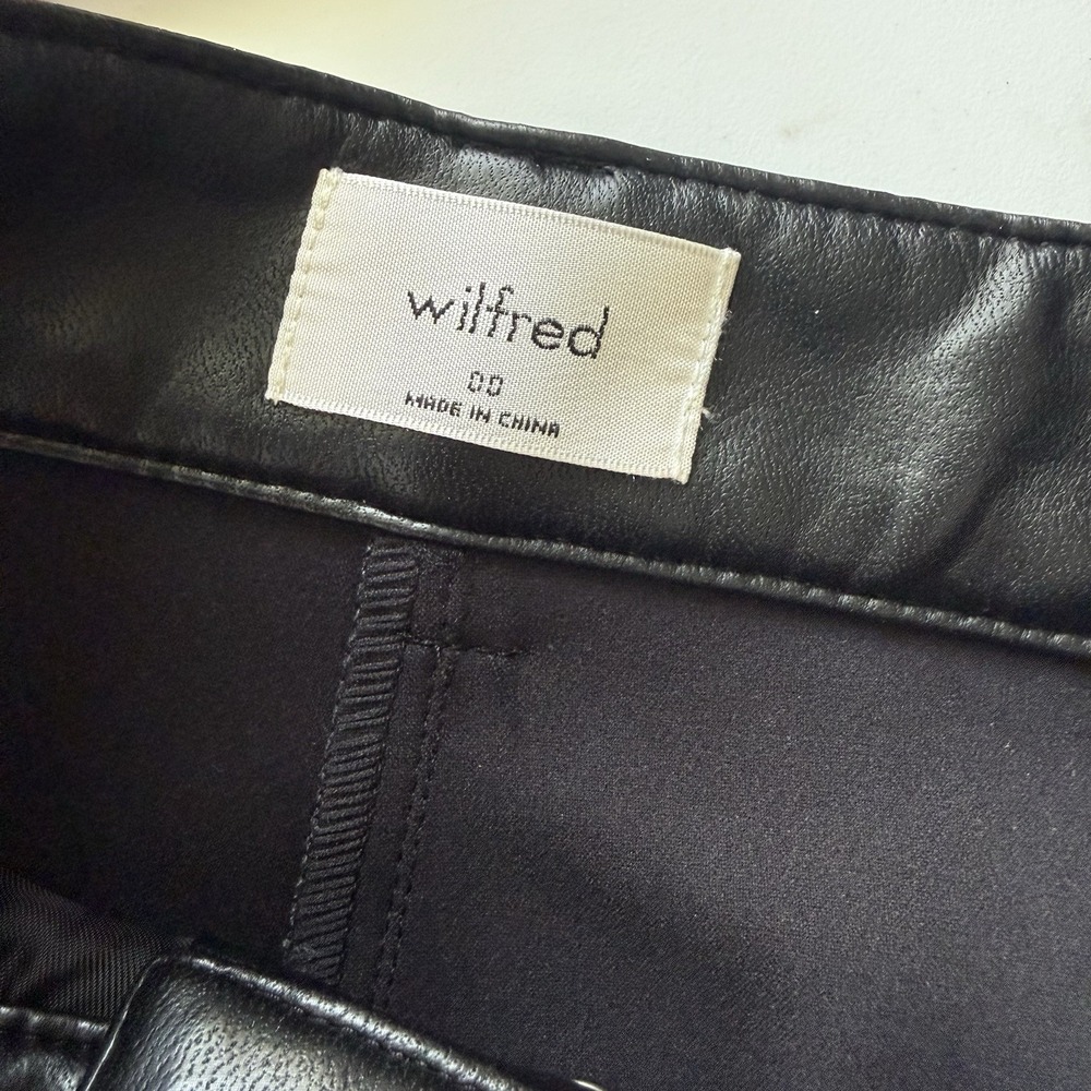 Aritzia WILFRED Modern Cargo Pants Black Vegan Leather High Waist Button Size 00 - Picture 11 of 14